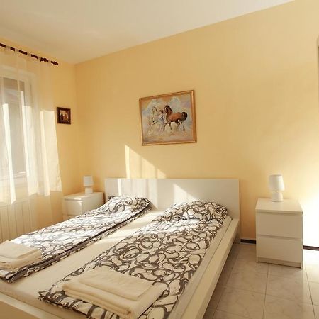 Raya Maisonette Sofia Rom bilde