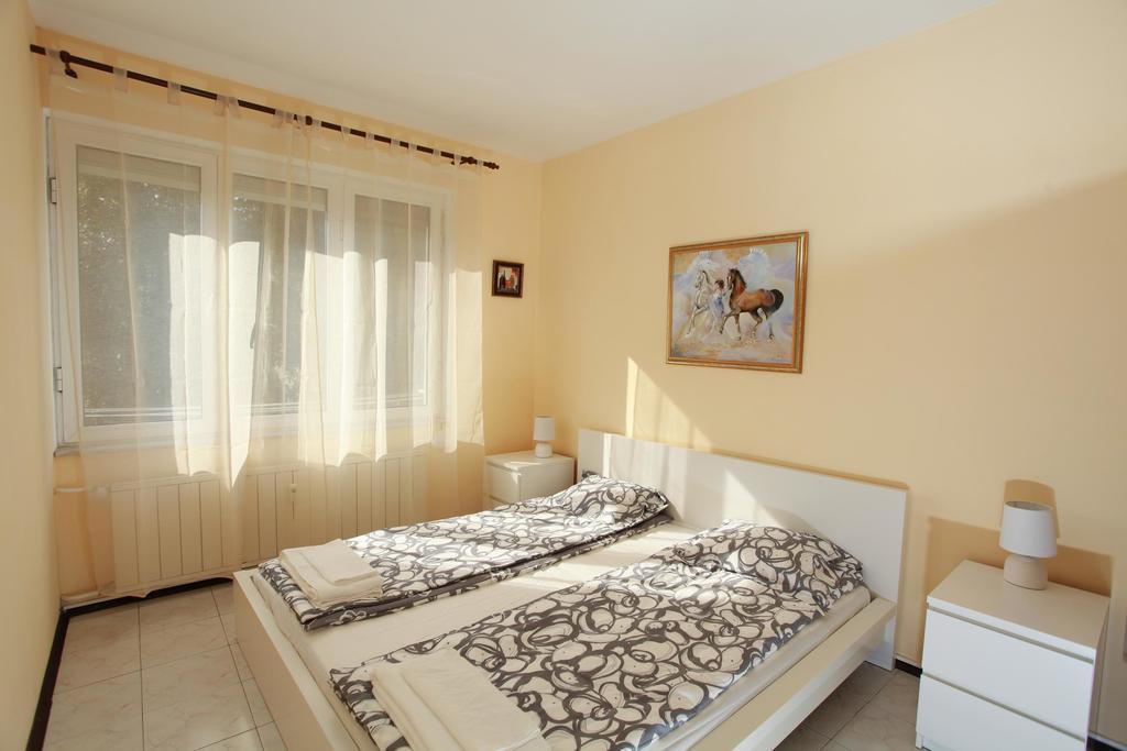 Raya Maisonette Sofia Rom bilde